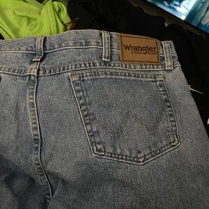 Wrangler Men's Relaxed Fit Light Blue Denim Jeans